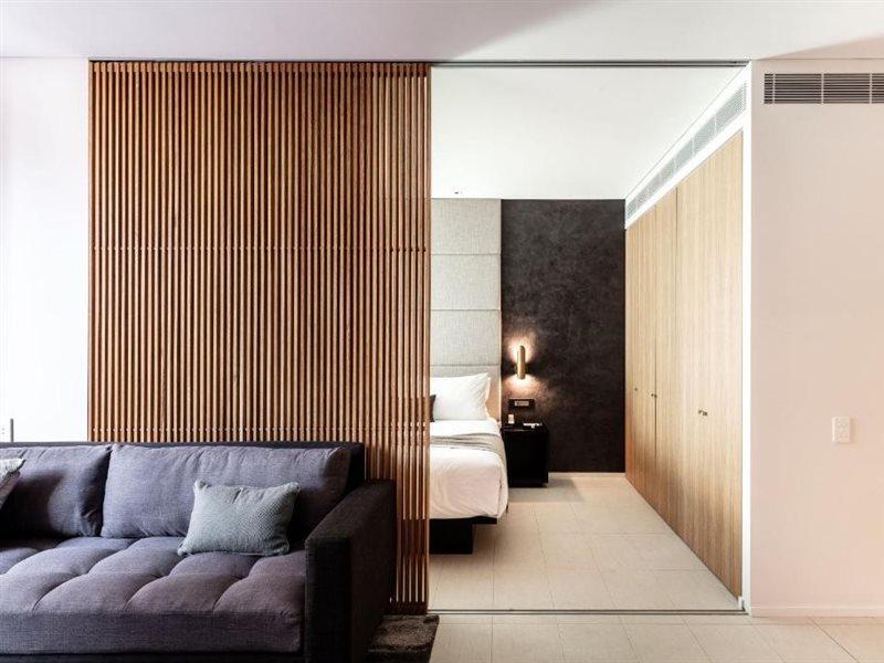 Skye Suites ซิดนีย์ ภายนอก รูปภาพ A sliding door