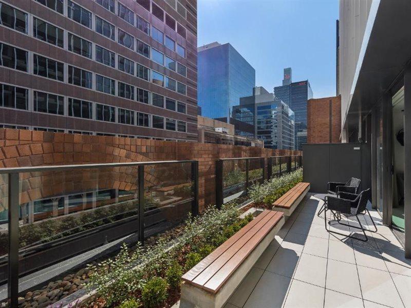 Skye Suites ซิดนีย์ ภายนอก รูปภาพ The rooftop garden