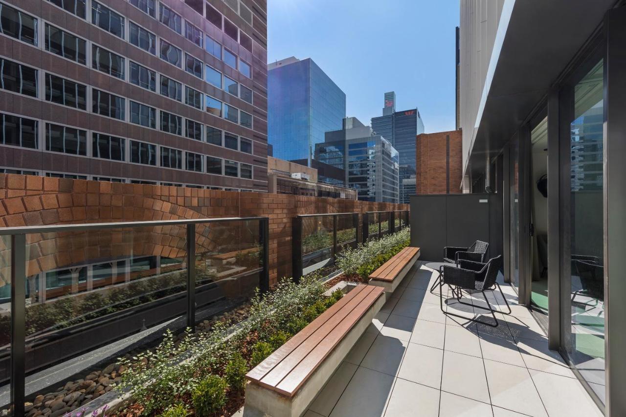 Skye Suites ซิดนีย์ ภายนอก รูปภาพ The rooftop garden