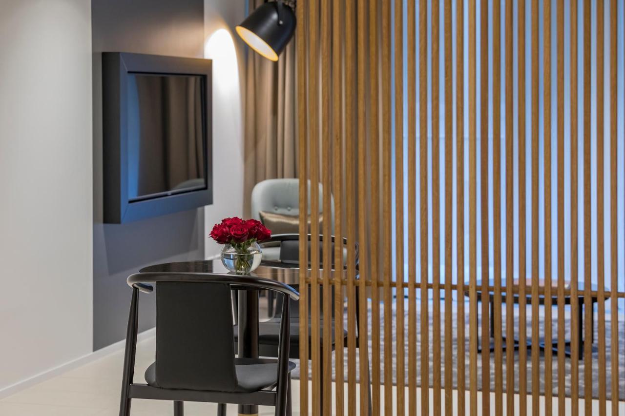 Skye Suites ซิดนีย์ ภายนอก รูปภาพ A room divider