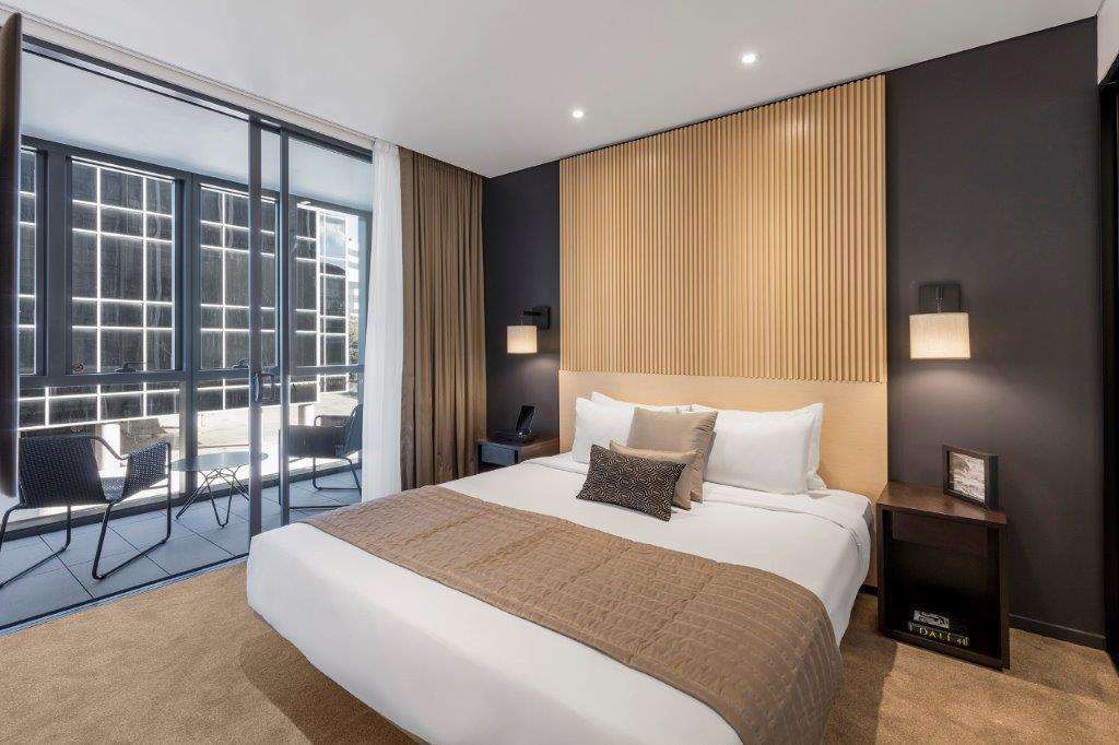 Skye Suites ซิดนีย์ ห้อง รูปภาพ A bedroom at the hotel